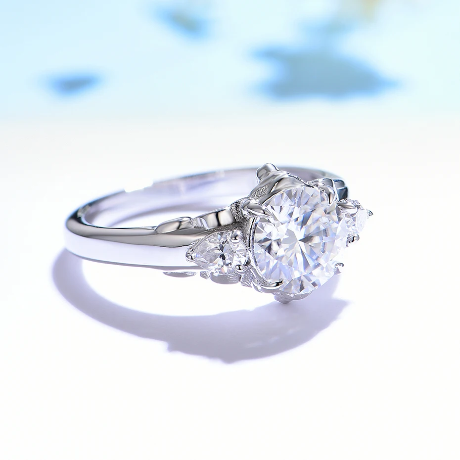 7.5MM Round D VVS1 Lion Solita - Moissanite Ring 评论和价格