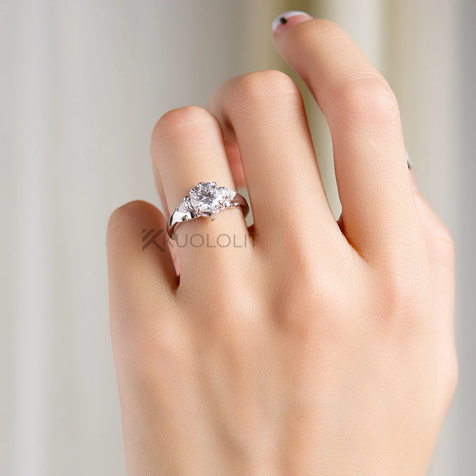 7.5MM Round D VVS1 Lion Solita - Moissanite Ring 评论和价格